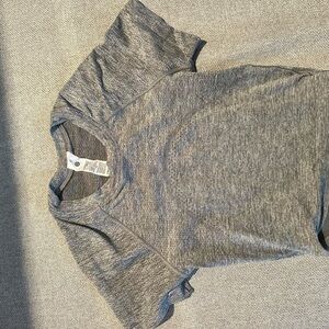 Lululemon cropped gray short sleeve T-Shirt